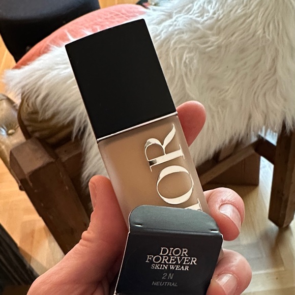NIB Dior Forever Skin Wear Foundation Shade 2N - Picture 3 of 9